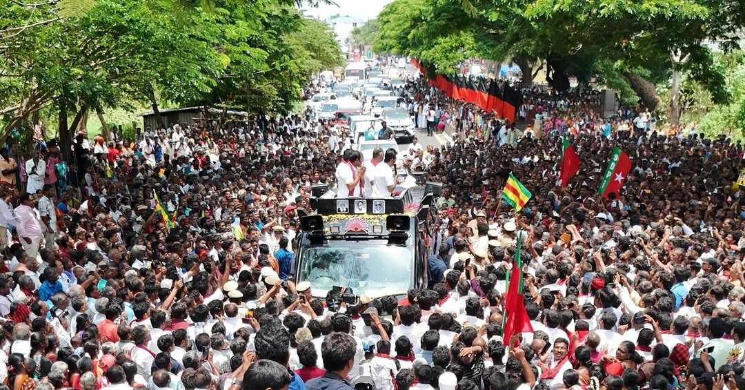 OTMadurai's tweet photo. திருப்பூரில் பிரச்சாரத்தில் ஈடுபட்ட நம் கழக இளம் தலைவர் 🖤❤️
#oraethalaivanmadurai
#dmk
#dmk4tn
#VoteForDMK https://t.co/j9C8Kp6yIV