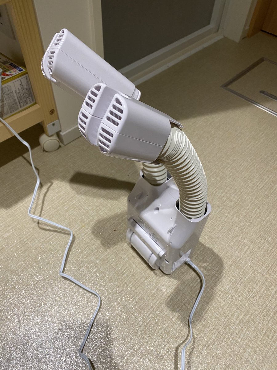 _hamuun_'s tweet photo. 靴乾燥機買ったんだけど
ランタンすぎる https://t.co/mvQ4BpjzaH