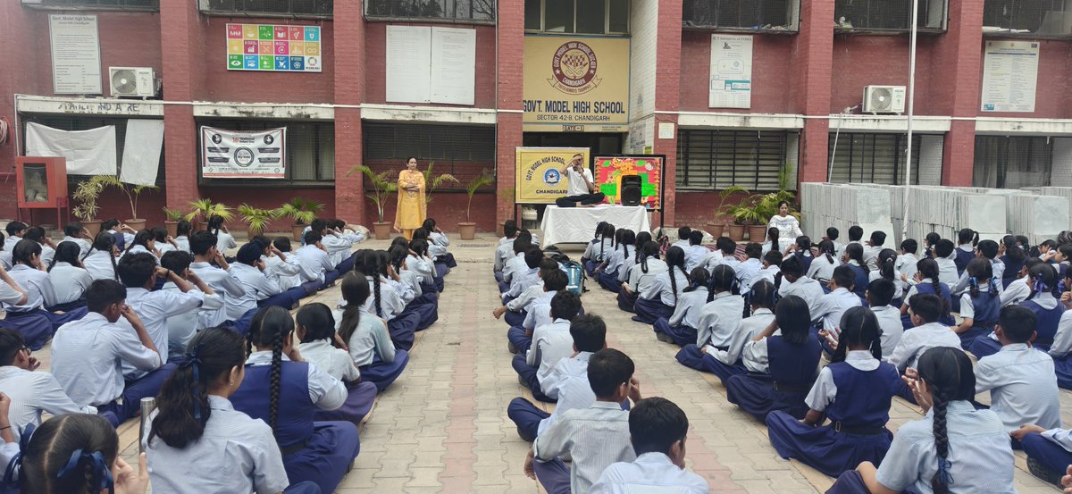 gmhs42's tweet photo. #POSHANPAKHWADA2026
A Yoga and Dance Session was conducted to promote physical development and overall well-being of students 🧘‍♀️💃. The activity helped improve fitness, flexibility, and coordination
@chandigarh_admn 
@SchoolEduChd 
@DselEduMinistry https://t.co/RJKb82nHKW