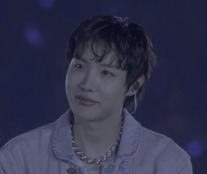 laura 🪞 va a ver a bts tweet media