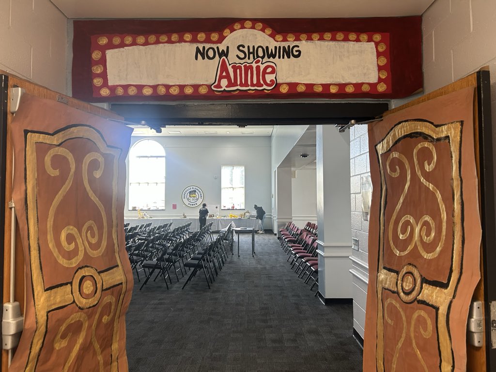 shortrollins's tweet photo. A little snippet from the AMAZING cast of Annie @ Hapeville Elementary!!! These students and teachers did so good I’m excited to go see it again tonight !!! @FultonCoSchools 
Stay tuned for even more videos https://t.co/B8yi3nR4uC