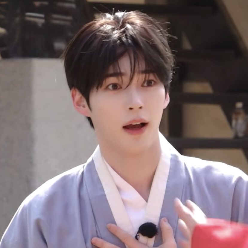 믈. _ . tweet media