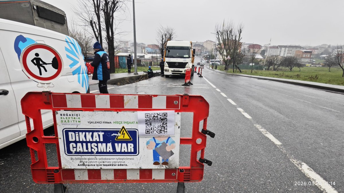 IbbYolYapim's tweet photo. 📍 Altyapı Koordinasyon Şube Müdürlüğümüzce altyapı kazı ruhsatı verilen; BEDAŞ, İSKİ, Telekom ve diğer tüm altyapı kurumlarının sahadaki çalışmaları ekiplerimizce düzenli olarak denetlenmektedir.

Gerçekleştirilen denetimlerde;
✔️ Ruhsata uygunluk
✔️ İş güvenliği tedbirleri
✔️ Yaya ve Araç güvenliği
 #   Çevre düzeni ve temizliği
✔️ Çalışma süresi ve kapama süreçleri
titizlikle kontrol edilmektedir.

📲 Karekod uygulamamız sayesinde, vatandaşlarımız sahadaki çalışmalara ait ruhsat bilgilerine hızlı ve kolay şekilde erişebilmektedir.

🚧 İstanbul genelinde altyapı çalışmalarının daha düzenli, güvenli ve koordineli ilerlemesi için denetimlerimiz aralıksız devam etmektedir.

@istanbulbld #AltyapıKoordinasyon #Denetim #Aykome