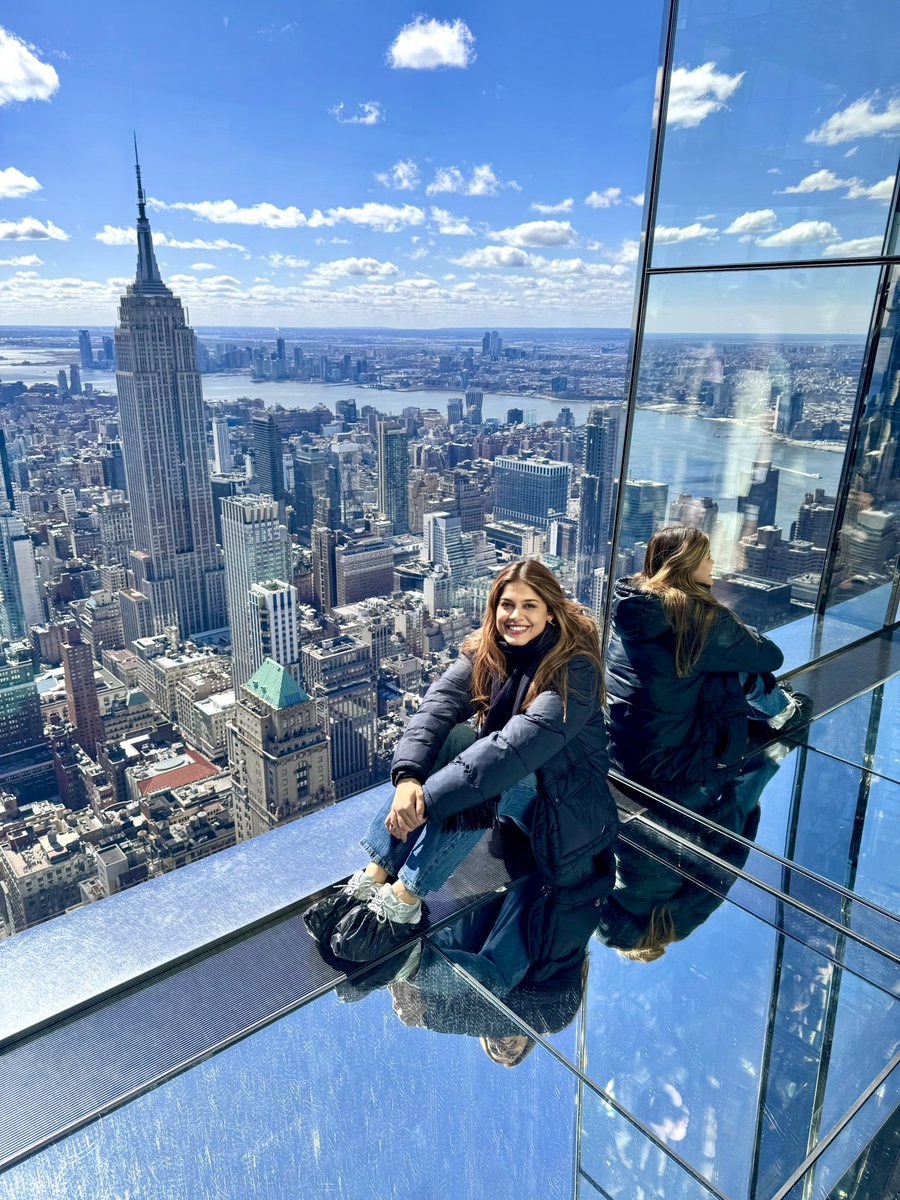 StarAshaBhat's tweet image. High up, unbothered 😌

#NewYork #summitone