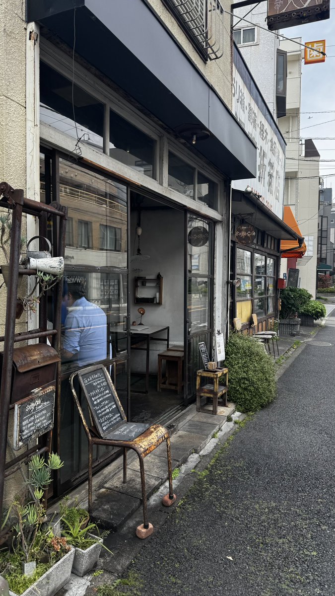 faro_yoru's tweet photo. 念願のサジロカフェ
「ヒガワリカレーメチャウマイヨ」とのこと
かなりボリューミーでした https://t.co/RPclfPtTc4