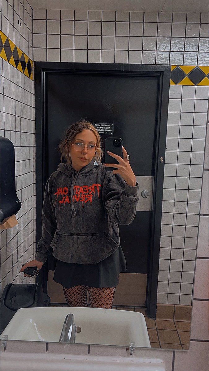 🦴⛧ 🐾 ⌖ 𝑩𝒍𝒂𝒌𝒆𝒍𝒚 𝑨𝒖𝒔𝒕𝒊𝒏 ⌖🐾⛧ 🦴 tweet media