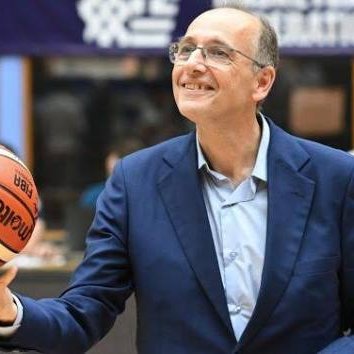 Κοιτα εδω τυπος που εξουσιαζει το ελληνικο μπασκετ 

#paobc