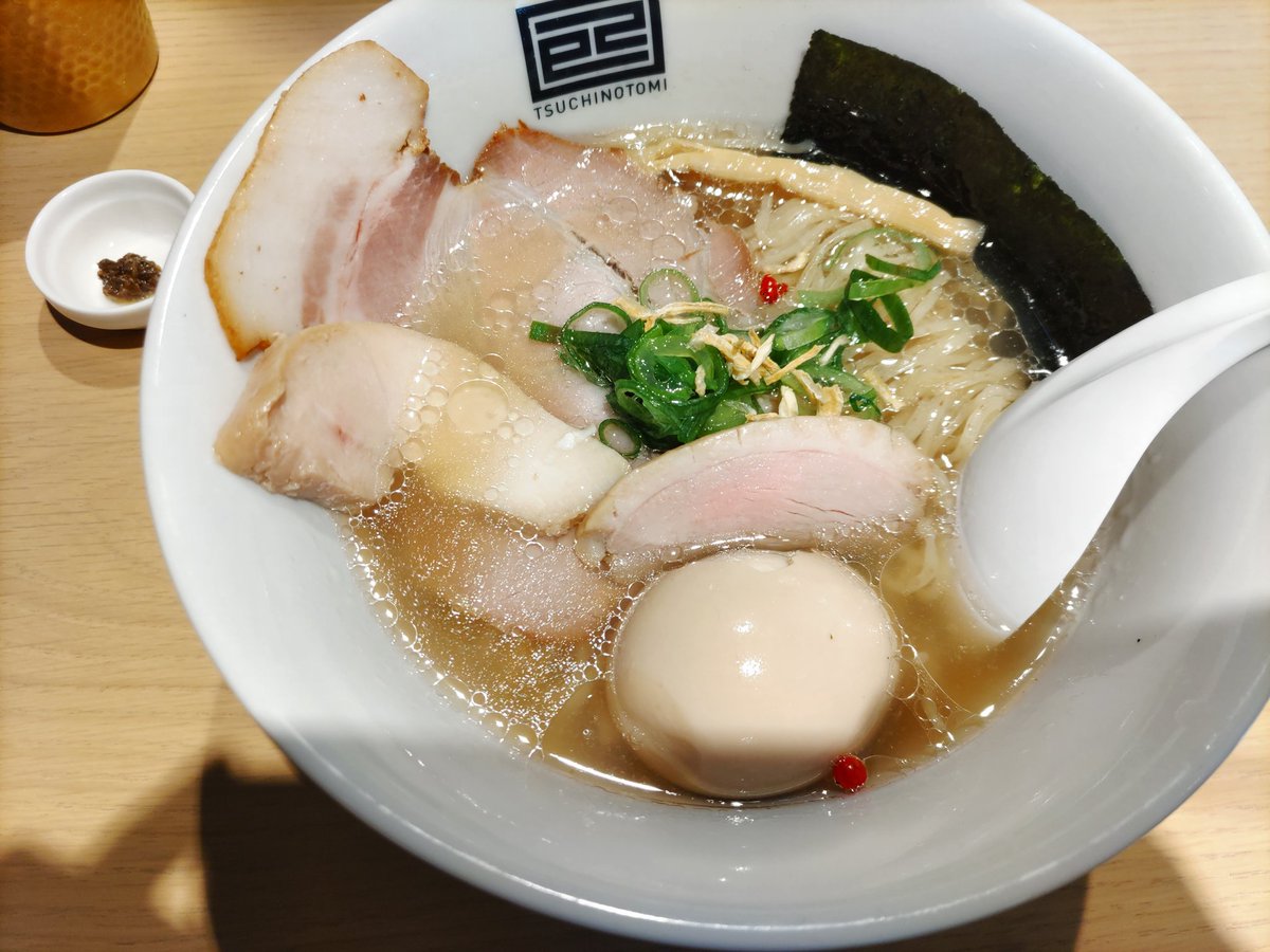 よしまる tweet media