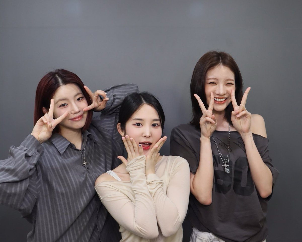 _tribedaloca's tweet photo. Songsun Kelly Hyunbin reunion today 🐹🦥🦊

#TRI_BE #트라이비 https://t.co/cY9I93WKmy