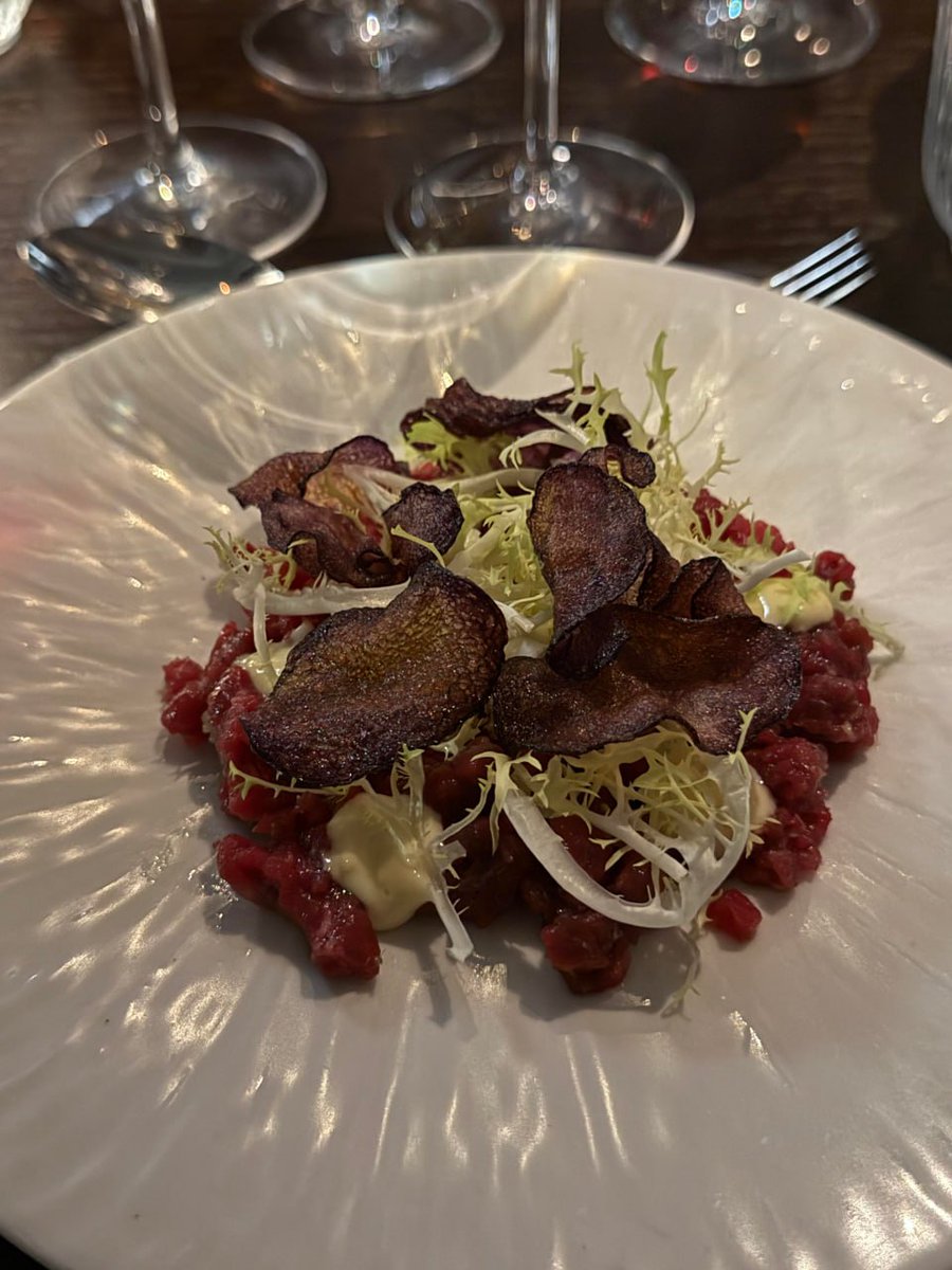 AA29634's tweet photo. Tonight felt a bit like a scene from a movie, with the lights, red wine, and the chatter of a group of people. But for a moment, I actually wondered what would happen if you were sitting next to me. I probably wouldn't be eating so quietly 😂 https://t.co/qTrIc1V1NW