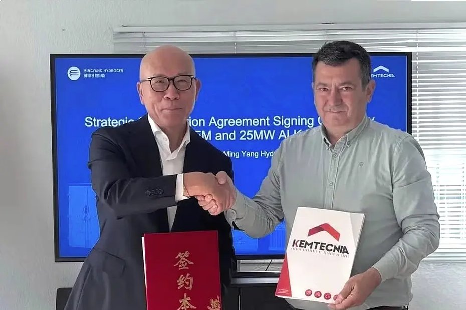 fuelcellsworks's tweet image. Ming Yang Hydrogen signs deal with Spain’s Kemtecnia for a 1MW AEM and 25MW alkaline #electrolyser system. The AEM unit will be Spain’s first MW-scale project by 2026, marking a key #hydrogen milestone. 

#HydrogenNow #EnergyTransition

 fcw.sh/eek8j9