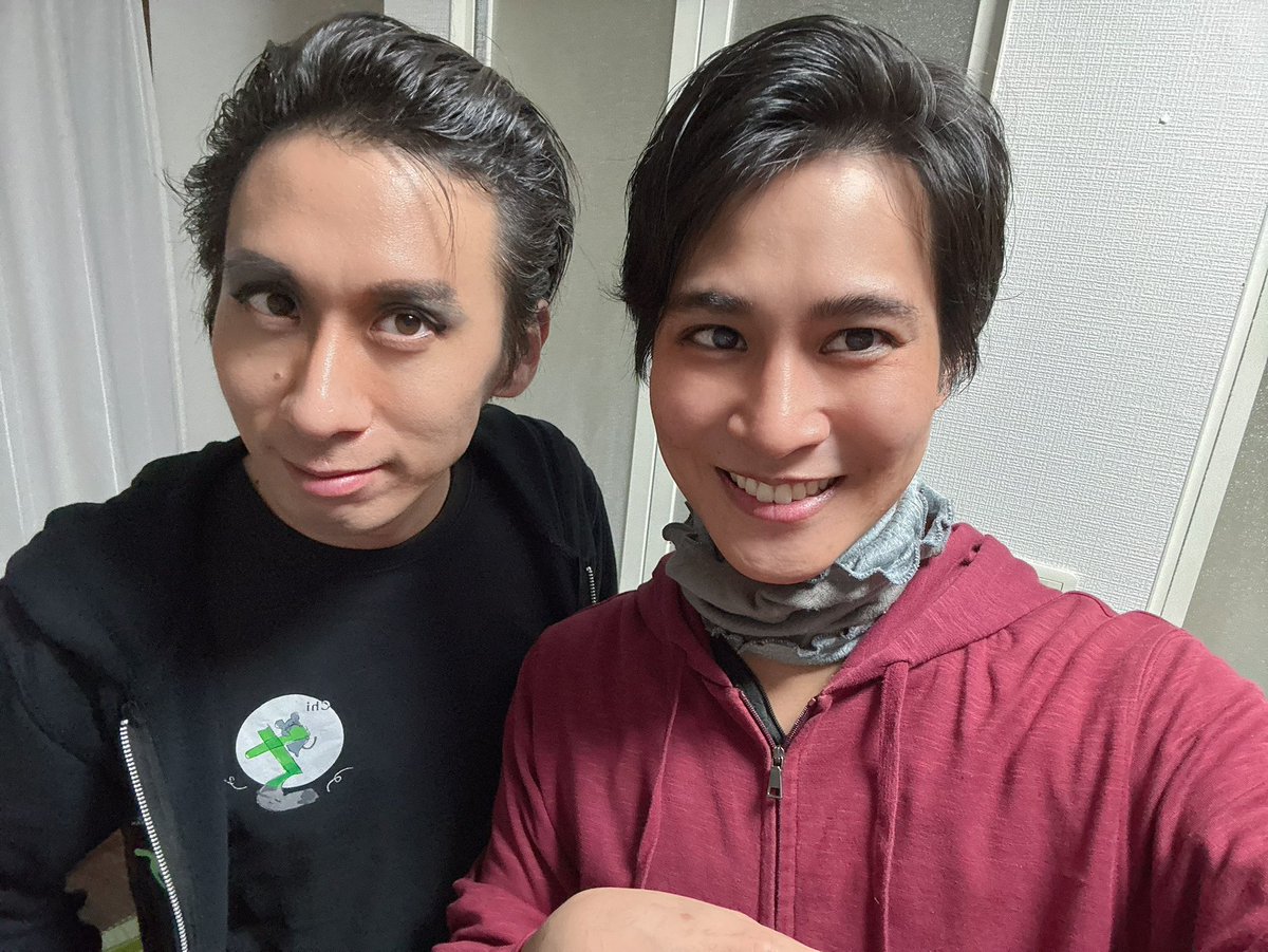B組初日ありがとうございました！！
同じ倉岡銀四郎役のガトーさんと！

物販ブースでは桃忍者顔はめパネルがあるとのこと！！
撮って是非SNSあげたい！！

#ガチつか
