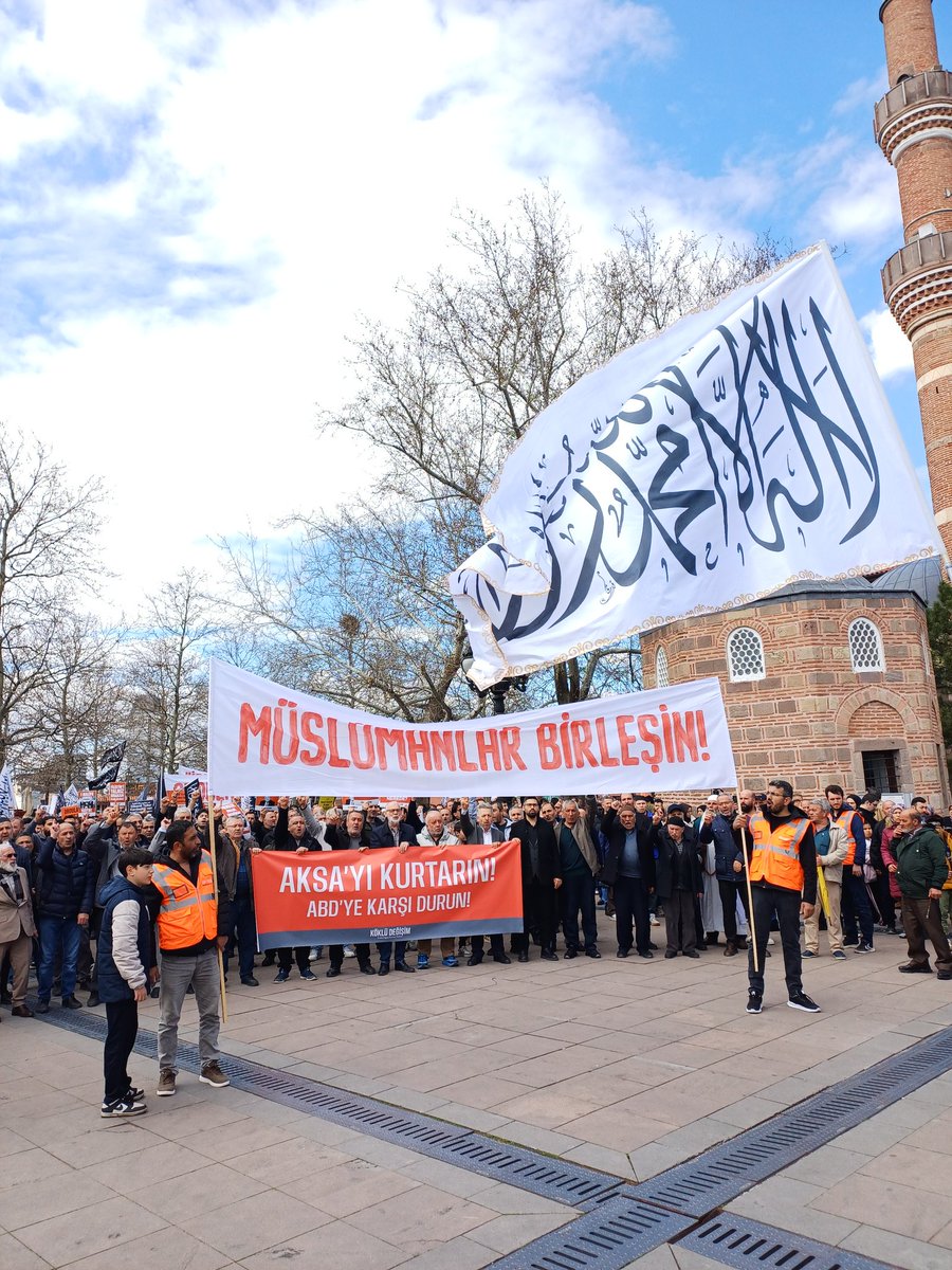 abduRrohmaani's tweet photo. Me, you and the all ummah it our duties were have to work to restore the Islamic government to solve the problem faced the world today caused by the western ideology.
#Islamicnews #IslamQuotes #Islam #islamicWayOfLife #KhilafahIsTheAnswer #palastine https://t.co/Z9xitZObYU