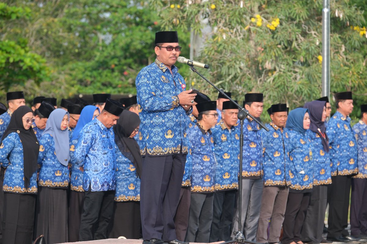 maswir42's tweet photo. Sekda Siak jadi Pembina Apel, Disiplin dan Kinerja ASN Jadi Sorotan https://t.co/nIrfAWGBTm
#siak #apel #sekda #pembina https://t.co/Fl4PsCJeV7