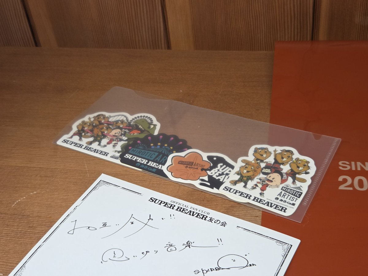 【聖地にしたい】
おかやま味噌ラーメンひなた食堂
店内ではSUPER BEAVERの楽曲を流しています
20年後におかやま味噌ラーメンがご当地ラーメンになっているのか
SUPER BEAVERの20年の軌跡に肖りました

お客さんからの寄贈もありディスプレイが充実してきました(^-^)
見に来てねー！