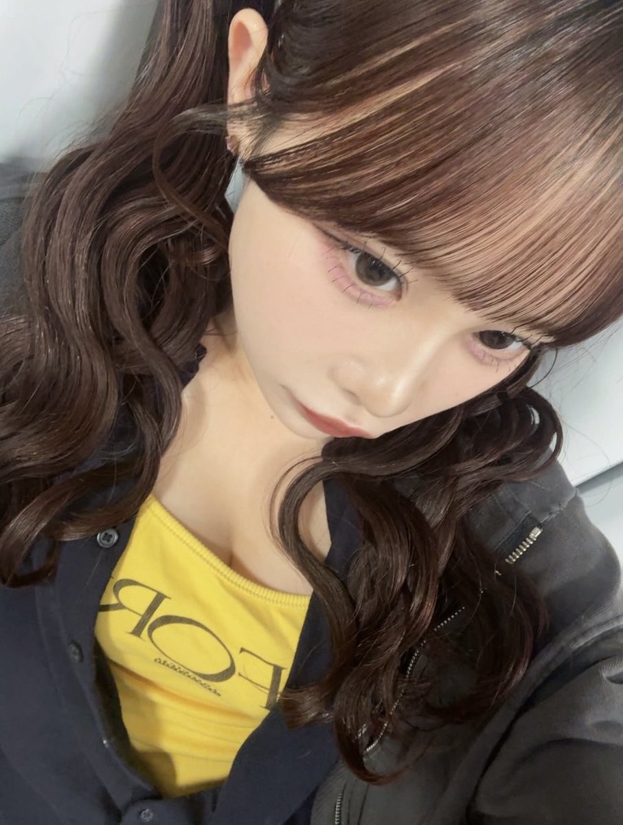 nogidopuri's tweet photo. びびはすぐ谷間見せる https://t.co/ZIJNzpoL8k