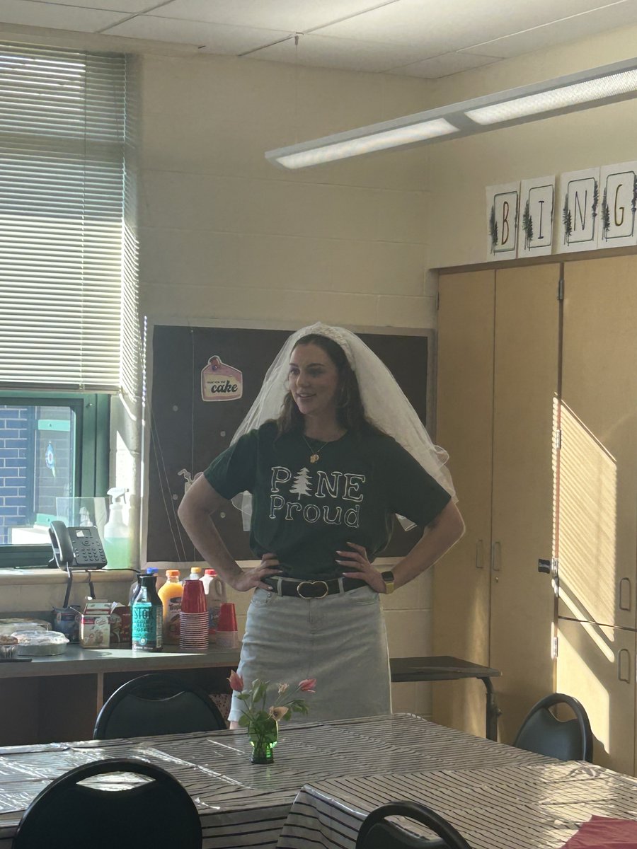 pinestreetelem's tweet photo. Celebrating the bride this morning 👰 ⁦@PalmyraSchools⁩ #thisis🌲 https://t.co/AHhOrRZwqA