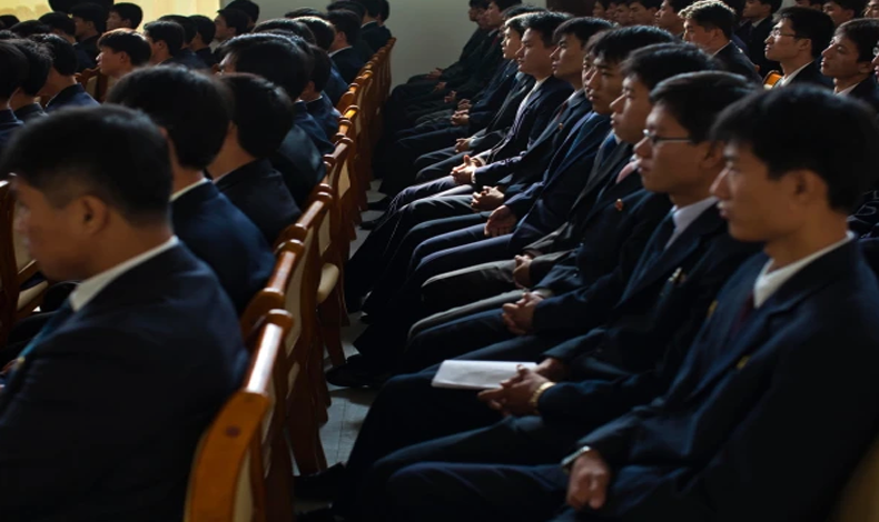 Nawaiwaqt_'s tweet image. جنوبی کوریا: امتحان میں فیل ہوجانے والوں کو کوئلے کی کان میں بھیجنے کا فیصلہ
nawaiwaqt.com.pk/17-Apr-2026/19…
#SouthKorea #Student #Fail #Exams  @MOFAkr_eng @Seoul_gov