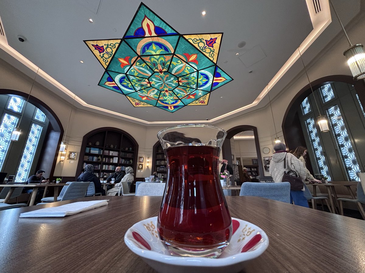 artististanbul's tweet image. #Taksim Camii, kültürümüzü şahane temsil ediyor. #Beyoğlu’nda bir #zen vahası. Sadece mimarisi değil kafe, salonlar, kitabevi ile tam bir yaşam alanı. İhtiyacın estetik içinde çözülmesi örneği. Bir de çalışanlar biraz mutlu olsaydı😎.