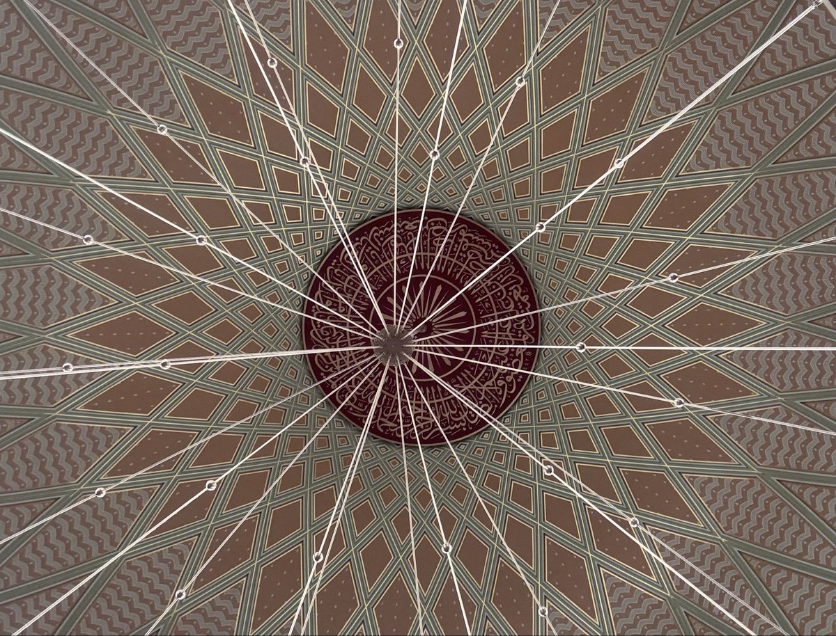 artististanbul's tweet image. #Taksim Camii, kültürümüzü şahane temsil ediyor. #Beyoğlu’nda bir #zen vahası. Sadece mimarisi değil kafe, salonlar, kitabevi ile tam bir yaşam alanı. İhtiyacın estetik içinde çözülmesi örneği. Bir de çalışanlar biraz mutlu olsaydı😎.