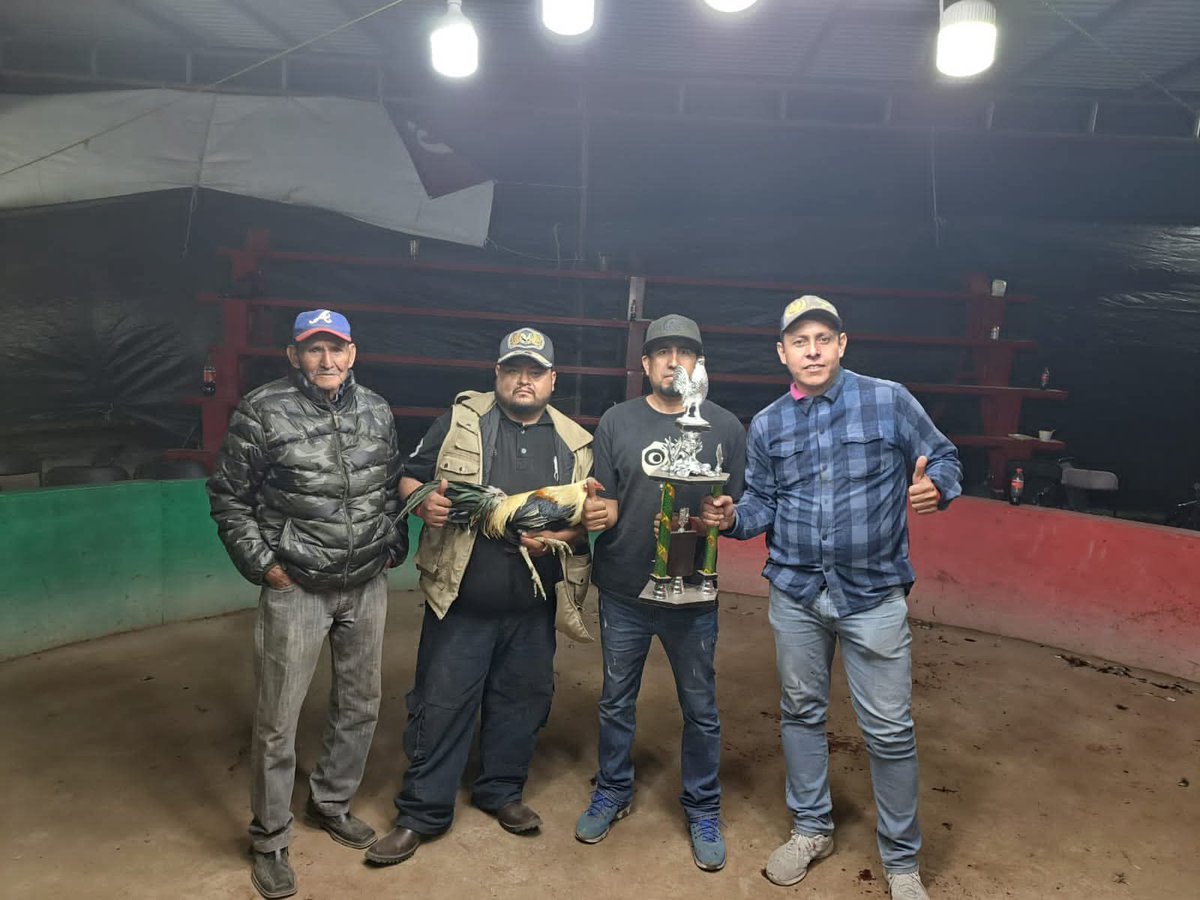 GildoGarzaMx's tweet image. 🔴 #Querétaro | El cártel de Santa Rosa habría amenazado en varias ocasiones a Enrique N, propietario de la finca La Cabaña. En respuesta, él habría amagado con supuestos padrinazgos de otros grupos. De acuerdo con versiones de inteligencia, el grupo criminal le exigía una cuota