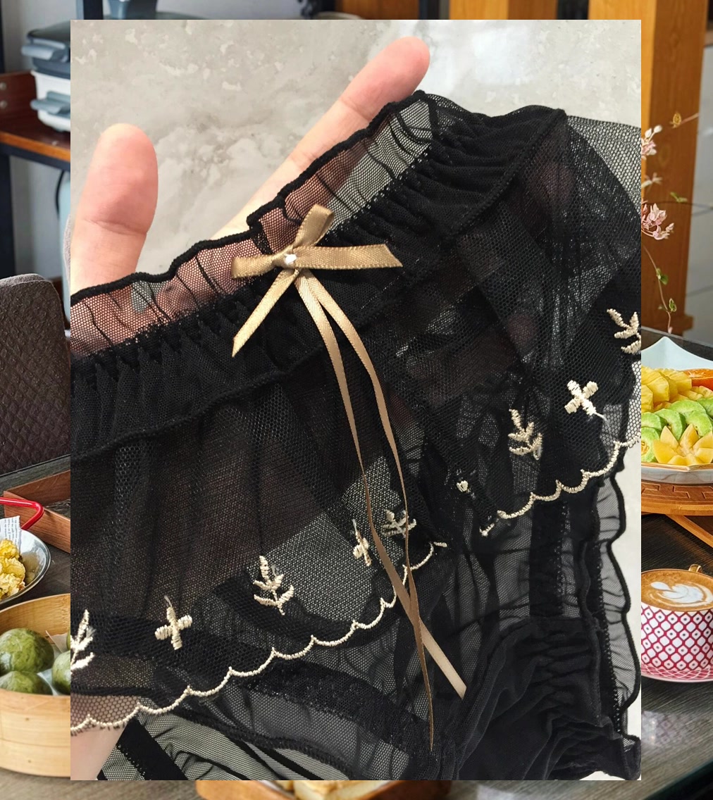 Amy Thompson tweet media