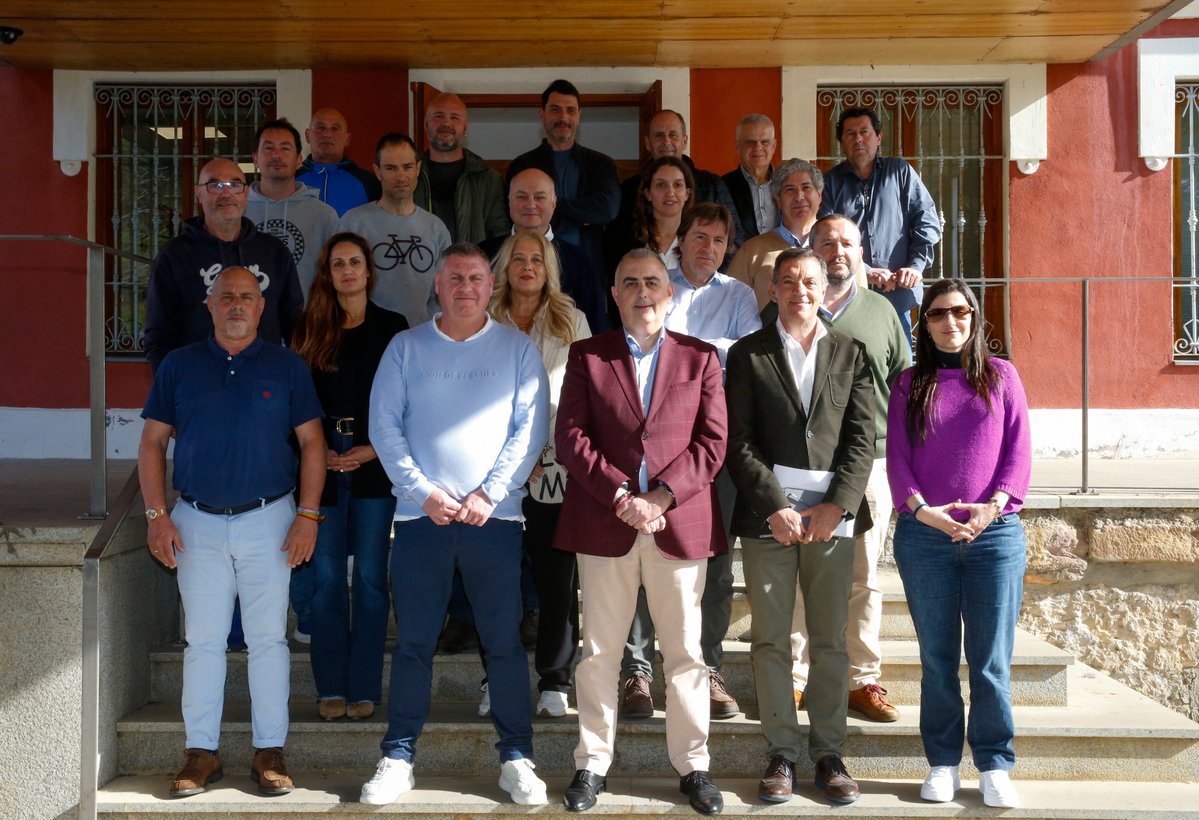 cantabriaes's tweet image. .@media_roberto anima a la dirección de #MARE y al comité de empresa a acordar un nuevo convenio colectivo "antes de que termine la legislatura"

El consejero preside la reunión de la mesa negociadora de un nuevo acuerdo laboral, tras el último de 2008
ℹ️ bit.ly/4ci44ao