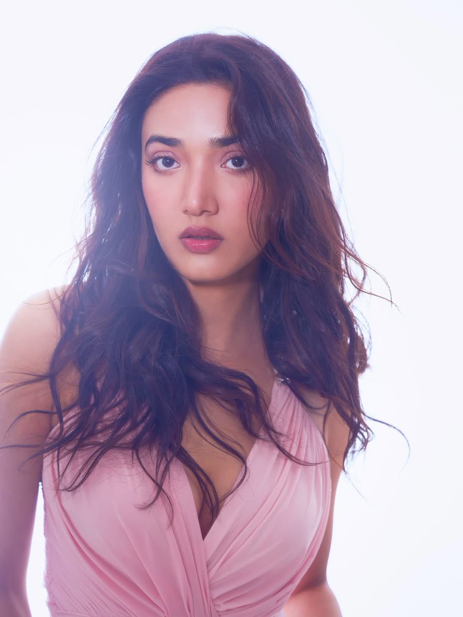 gowkul1s's tweet photo. She is so underrated in gen z bollywood era!

10/10 smile card for medhashankar; https://t.co/5o4vGRPsVI