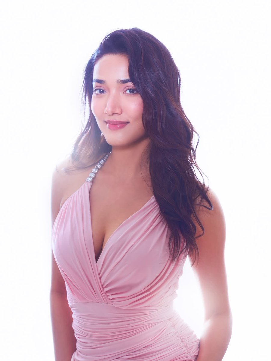 gowkul1s's tweet photo. She is so underrated in gen z bollywood era!

10/10 smile card for medhashankar; https://t.co/5o4vGRPsVI