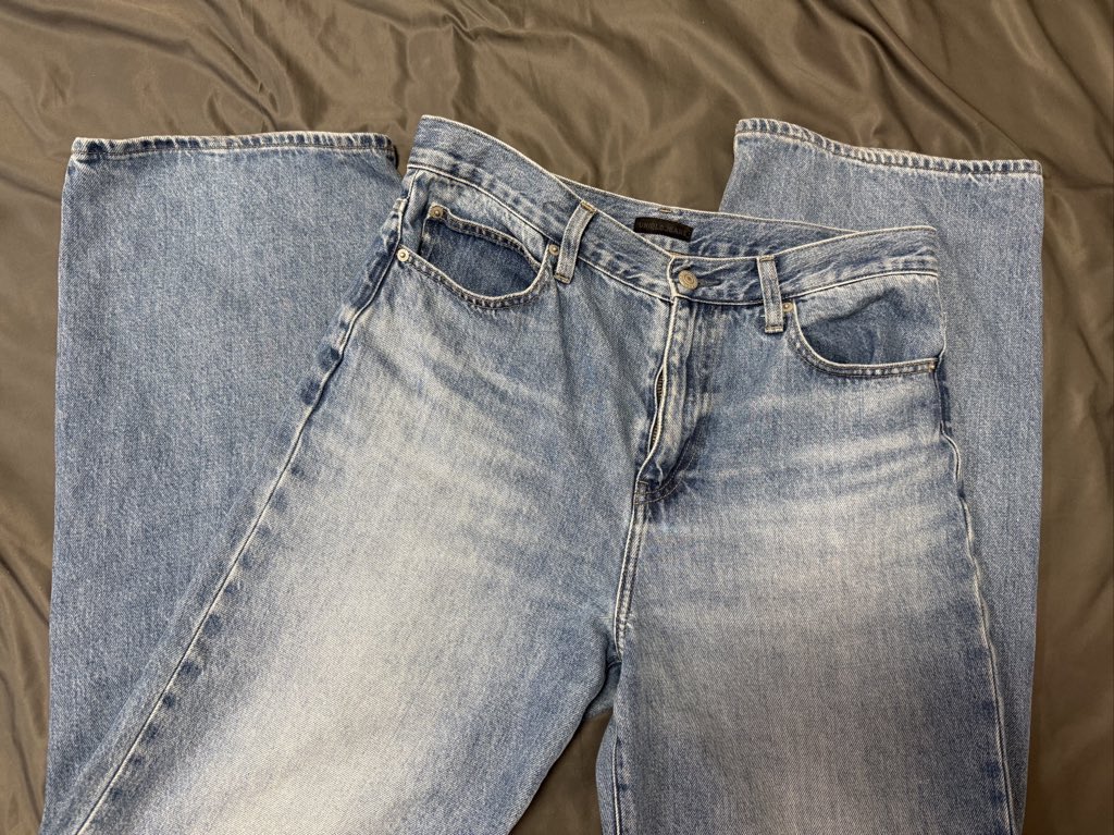 pngaeun's tweet image. pls rt 🫶

ส่งต่อยีนส์ #uniqlo 
รุ่น wide straight สี blue 💙
เอวสูง 27“ สีสวย แมทช์ง่ายกับเสื้อทุกสี

🔥390 ส่งฟรี 🔥
(ราคาเต็ม 1,290)

#ส่งต่อเสื้อผ้า #ส่งต่อเสื้อผ้ามือสอง #ส่งต่อเสื้อผ้ามือ2 #เสื้อผ้ามือสองสภาพดี #เสื้อผ้ามือ2สภาพดี #เสื้อผ้ามือสองราคาถูก