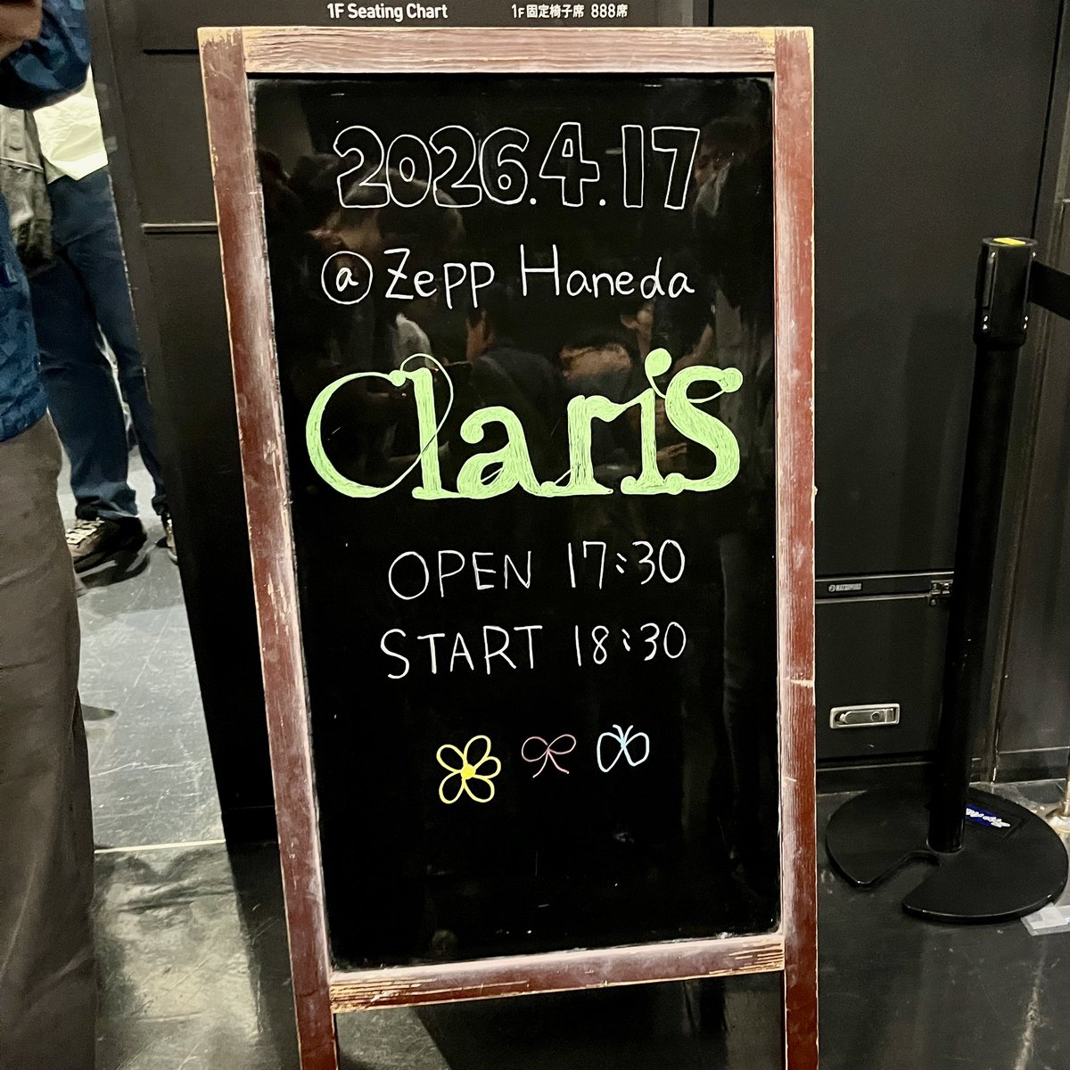 metalopolis666's tweet photo. なんかポストが途中からおかしくなってたので続き。
ClariS in羽田、期待を超える楽しさでした。エリーの声は以前のClariSには無い無二のものやし、アンナはうん、ロックやね、エモい。クララはやっぱ表現力が一段上やと感じた。結論、まだまだ付いていきます！！
#ClariS https://t.co/RnSDnhVE95