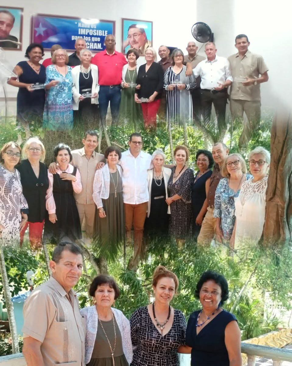 Pueblo firme, Revolución viva: juntos somos historia y presente. #Baracoa #Turismo #Guantanamo #CubaUnica #CubaEstaFirme #CubaNoEstaSola #CubaSoberana #MisManosPorCuba #DondeLateMiFuturo #costumbres