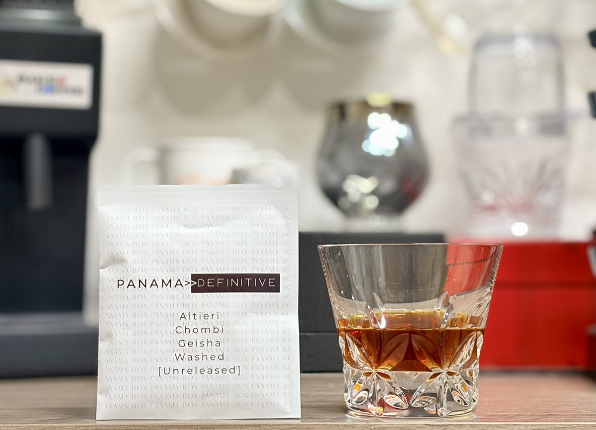 Definitive.さん
Panama Altieri Chombi Geisha Washed

P64Mizen8.0/UFO/シバリスト/パラゴン使用

異常にうまいアルティエリ👀

バニラの甘い香り、レモングラスや月桂樹ぽい爽やかなハーブ感🍵🌿
ユリやクチナシのホワイトフローラル💐
温度が下がってくると青リンゴ、オレンジ🍏🍊

美味しいね🐴✨