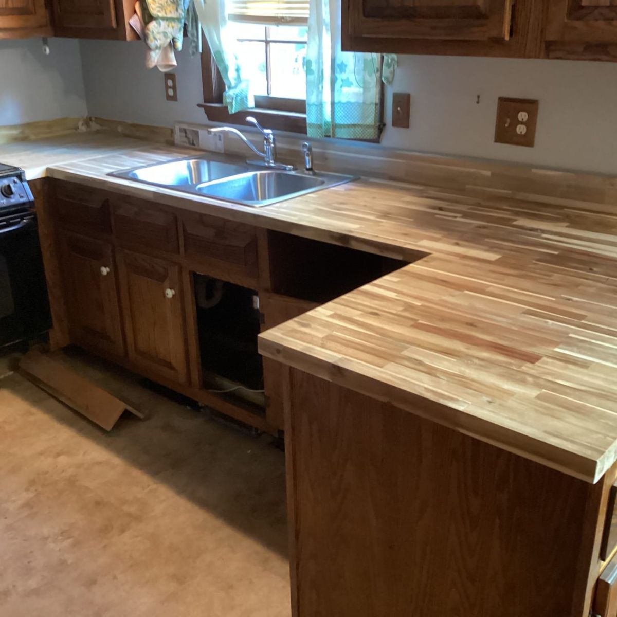 HMRemodeling_'s tweet image. From outdated to outstanding! 😎👏

Cabinets, backsplash, lighting, paint &amp;amp; fixtures — HM Remodeling transforms South Bend kitchens without the stress of a full renovation. ✅

Your kitchen should work as hard as you do! 📲 (574) 217‑4384
#HMRemodeling #KitchenGoals