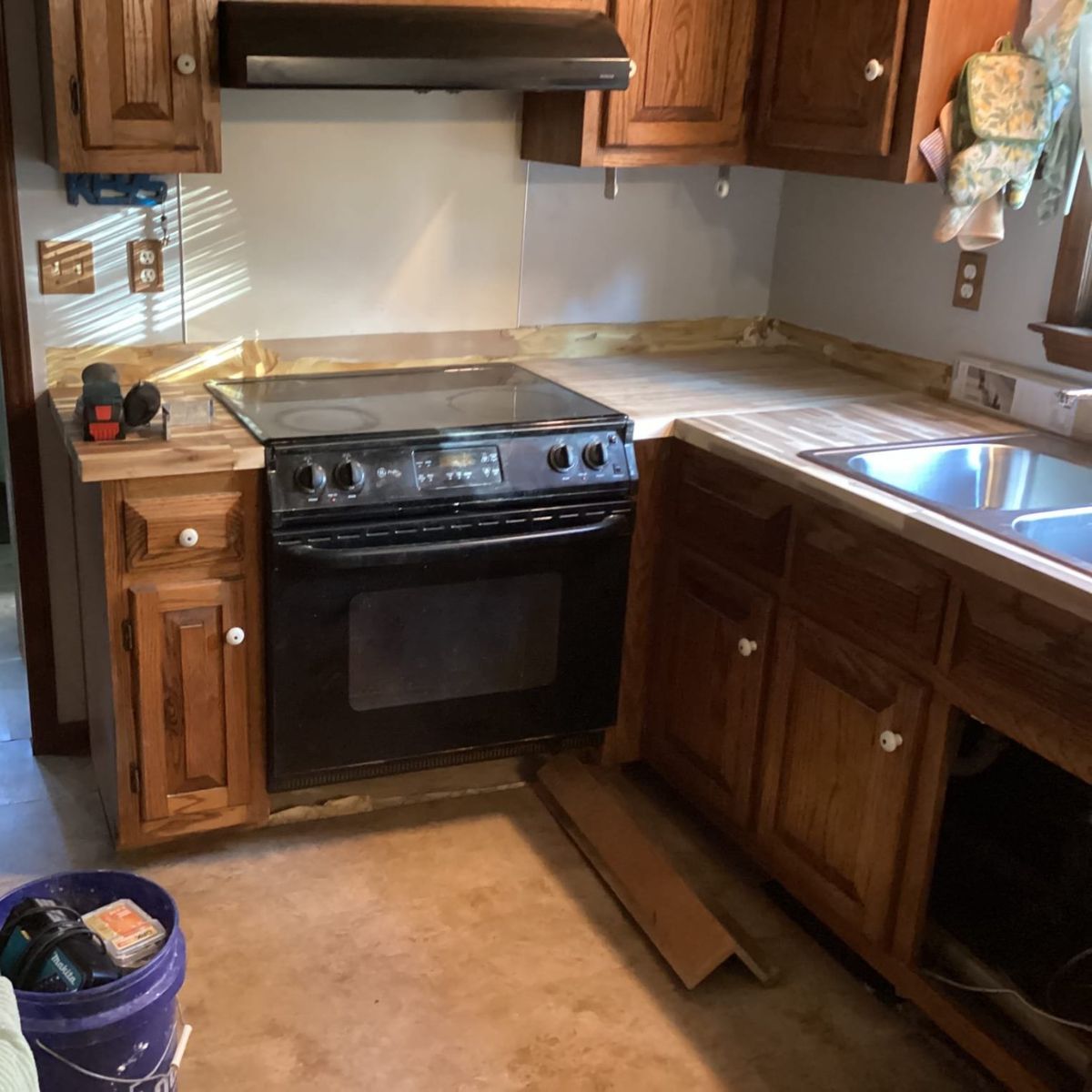 HMRemodeling_'s tweet image. From outdated to outstanding! 😎👏

Cabinets, backsplash, lighting, paint &amp;amp; fixtures — HM Remodeling transforms South Bend kitchens without the stress of a full renovation. ✅

Your kitchen should work as hard as you do! 📲 (574) 217‑4384
#HMRemodeling #KitchenGoals