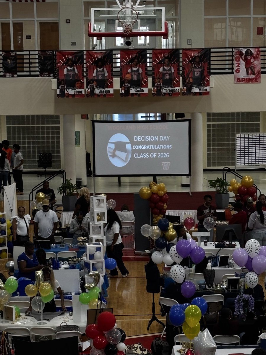 MsAErickson's tweet image. It’s one of my favorite and most bittersweet days! Decision Day for Class of 2026. I am so proud of all of my seniors for choosing their own unique paths and making things happen. Congratulations Class of 2026! 🎉❤️🐺
#PackPride #BetterTogether #classof2026 #seniorteacher