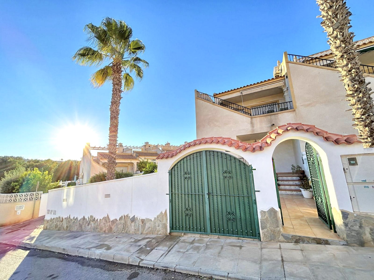 YourDreamHomeEs's tweet image. Still available in Villamartín! €249,900

4 bed villa with private terrace, hot tub, EV charging and access to pools.

💬Tag someone who would love this lifestyle!

More info👇
yourdreamhome.es/property/villa…

#Villamartin #SemiDetachedVilla #SpainProperty #CostaBlanca #DreamHomeInSpain