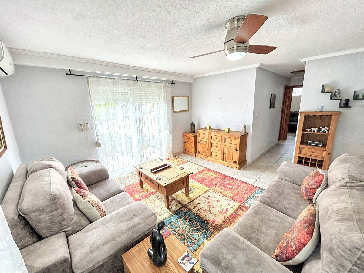 YourDreamHomeEs's tweet image. Still available in Villamartín! €249,900

4 bed villa with private terrace, hot tub, EV charging and access to pools.

💬Tag someone who would love this lifestyle!

More info👇
yourdreamhome.es/property/villa…

#Villamartin #SemiDetachedVilla #SpainProperty #CostaBlanca #DreamHomeInSpain