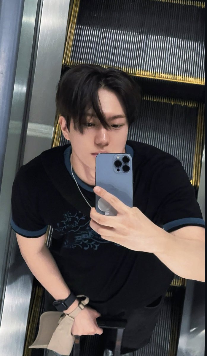 well hello handsome 

#시우 #SIWOO #JUSTB
