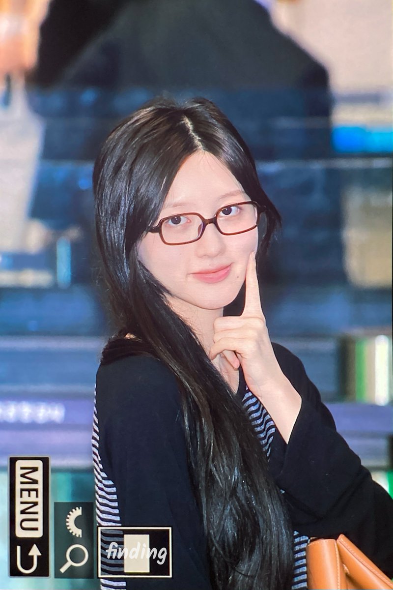 𝗳𝗶𝗻𝗱𝗶𝗻𝗴 tweet media