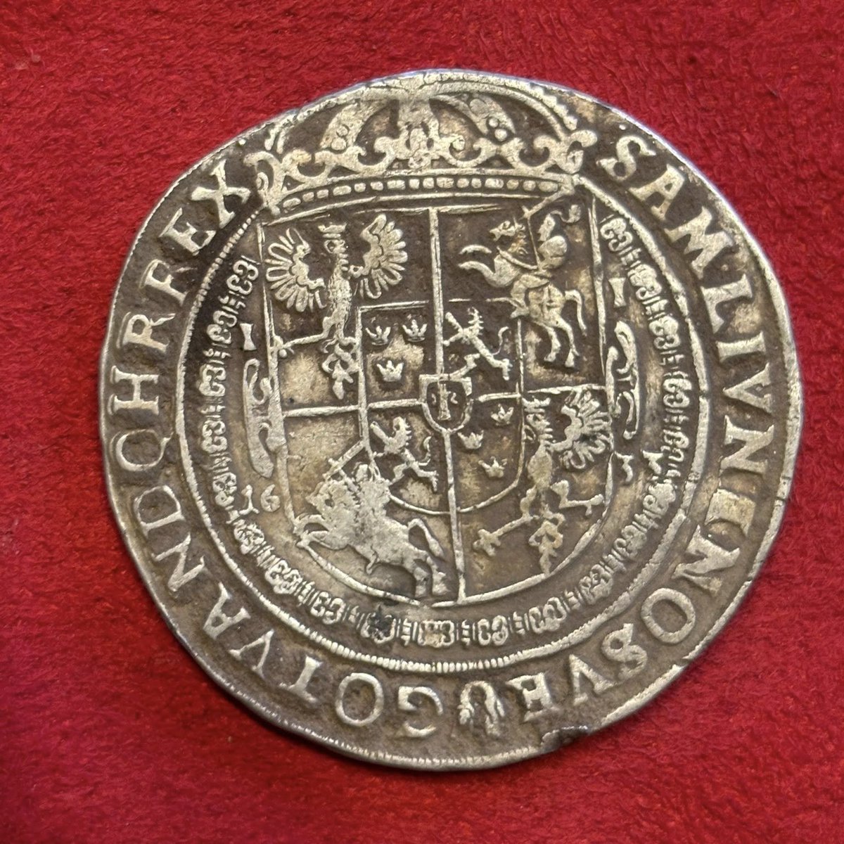 _Treasure_Kings's tweet image. Look at the size of this #silver beast!
1633 Crown taler of Polish King Władysław IV - rare #coin found in Denmark by detectorist Marino Smidstrup.                                       PL🇵🇱 DK🇩🇰
#metaldetecting
