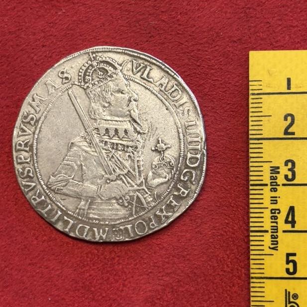 _Treasure_Kings's tweet image. Look at the size of this #silver beast!
1633 Crown taler of Polish King Władysław IV - rare #coin found in Denmark by detectorist Marino Smidstrup.                                       PL🇵🇱 DK🇩🇰
#metaldetecting