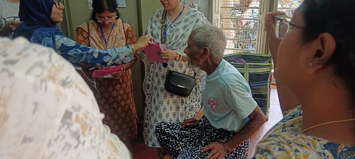 DM_PurbaBurdwan's tweet photo. DM &amp; DEO Purba Bardhaman Madam overseeing the Home Voting process  in 260 Bardhaman Dakshin AC.
#WBLA2026
#CEOWestBengal
#homevoting https://t.co/sIvMlHXLX6