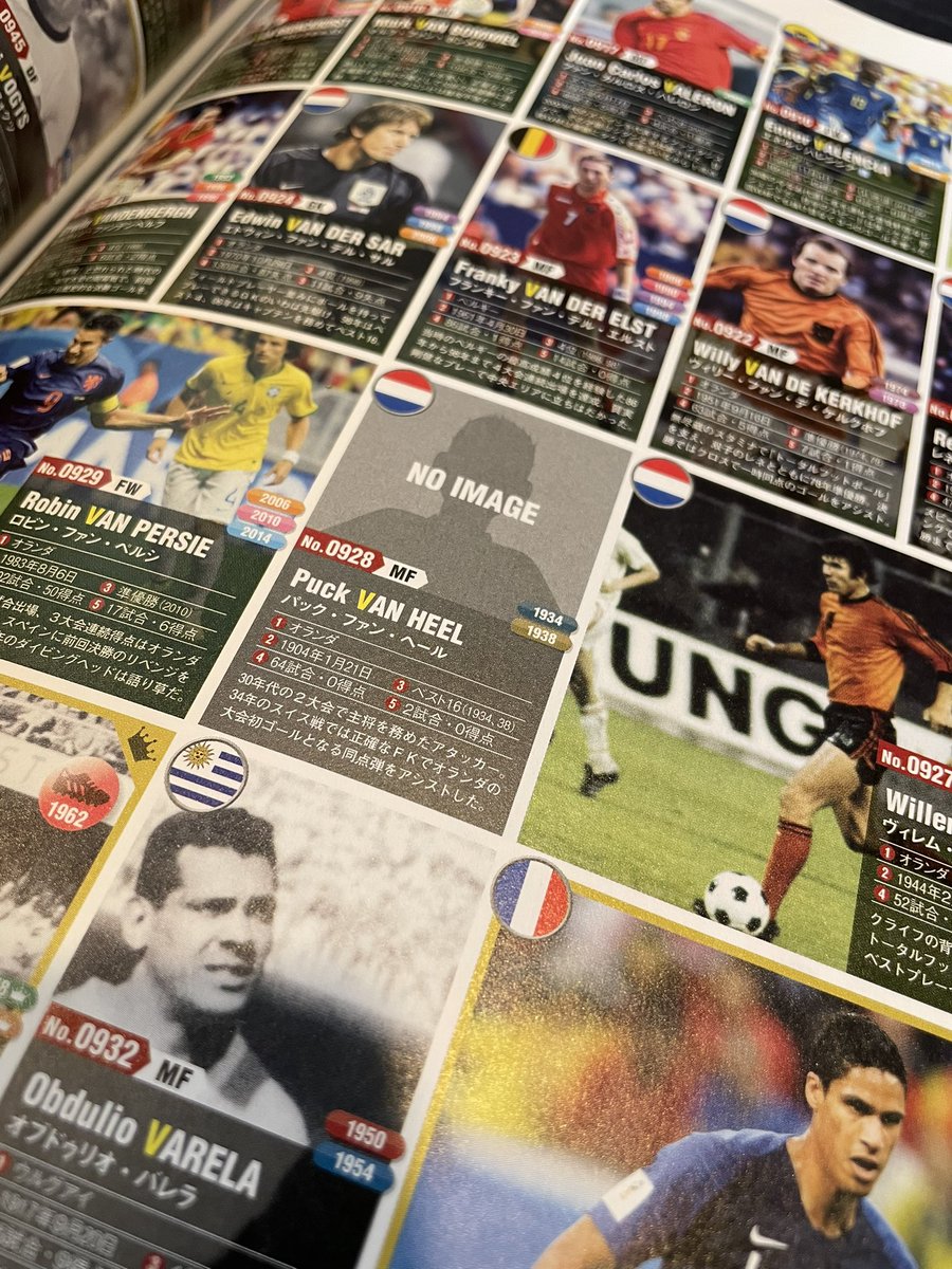 voshans's tweet image. De redactie van het Japanse wereldvoetbalblad World Soccer Digest heeft veel tijd gestoken in editie 697. Die is gewijd aan de 1000 WK-sterren 1930-2022 onder wie Puck van Heel! Mijn #Nederland-column gaat over #NEC uit #Nijmegen, de attractieve ploeg van trainer Dick #Schreuder.