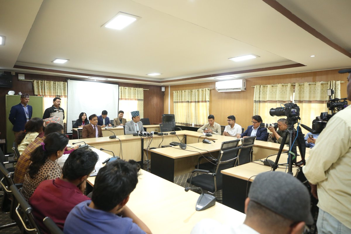 सम्माननीय सभामुख डोल प्रसाद (डीपी) अर्यालज्यूुसँग संसदसम्बन्धी रिपोर्टिङ गर्ने पत्रकारहरुको भेटघाट ।