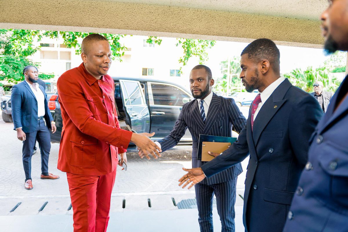 unclualaba's tweet image. Union Sacrée de la Nation (USN)
L'innovation portée par Yves Nswal, inclure toutes les ligues de jeunes de l'USN dans ce cadre de dialogue. L'union fait la force pour accompagner la vision du Président de la République. #USN