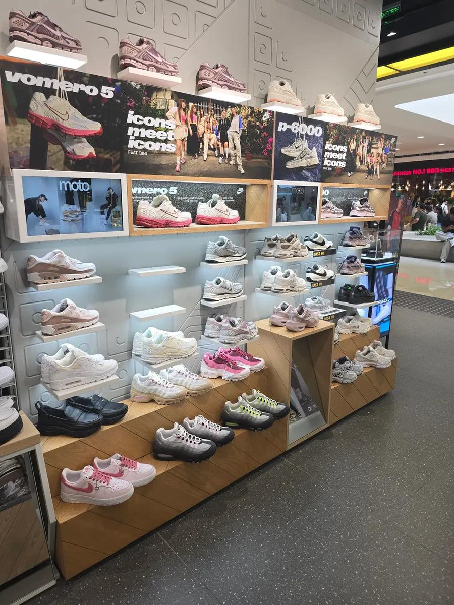 Leevi29's tweet image. Sugod na sa Nike stores..

Ccto

#bini
#nike
#binixnike