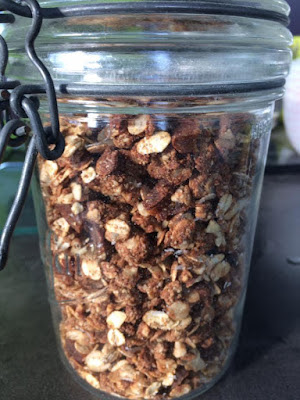 Dogadit's tweet image. 2/5 Petit déjeuner
Granola aux fruits secs et oléagineux
Si vous aimez les #noixdecajou, les #amandes et les #cacahuètes, vous serez séduits par cette recette de #granola qui leur fait la part belle
abcvosig2.blogspot.com/2020/02/granol…
⬇️