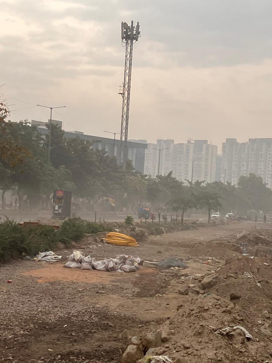 sunilpbh19's tweet photo. @dmgbnagar @NGTribunal @OfficialGNIDA @CMOfficeUP @PMOIndia  last time I have posted the condition of this place on 4/8/2025. Attached photos are of today. Condition worsened. We are suffocating due to ignorance and super slow work. Gr. Noida west, sector 1, Near metro university https://t.co/OlIm0bbw3P