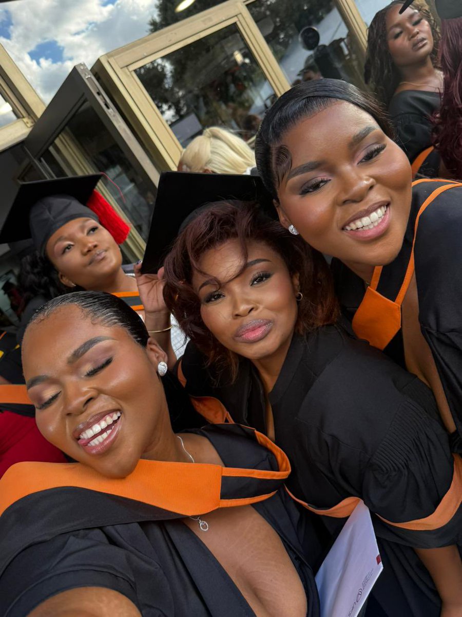 We did it besties❤️🎓